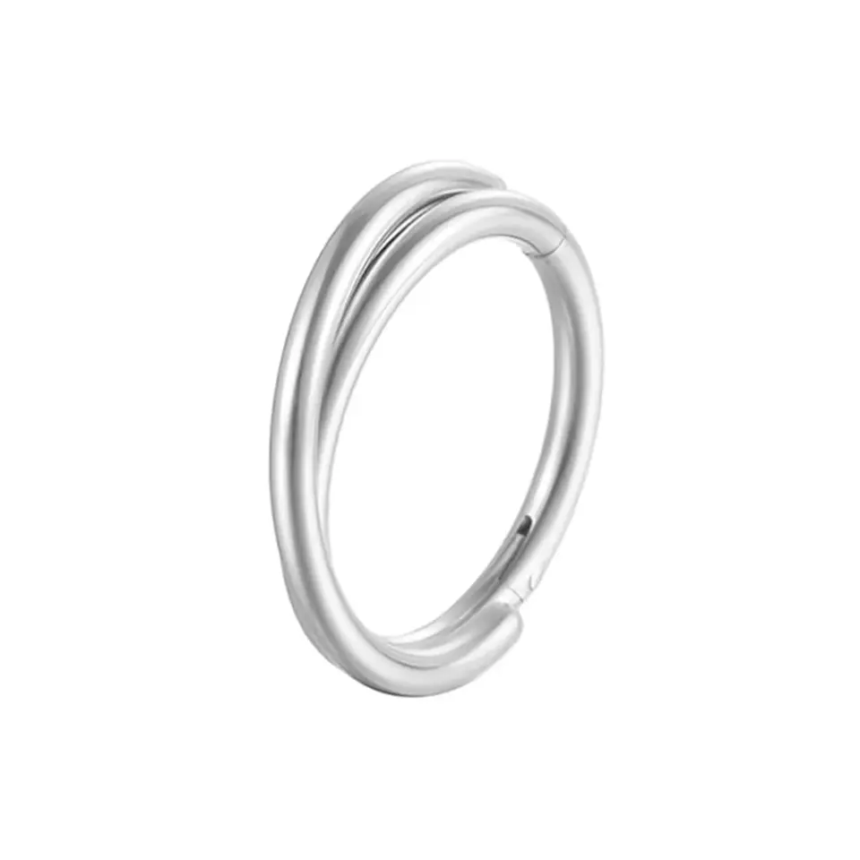Septum ve tragus bölgesinde sergilenen gümüş kararmayan Glow Ring halka burun kıkırdak piercing