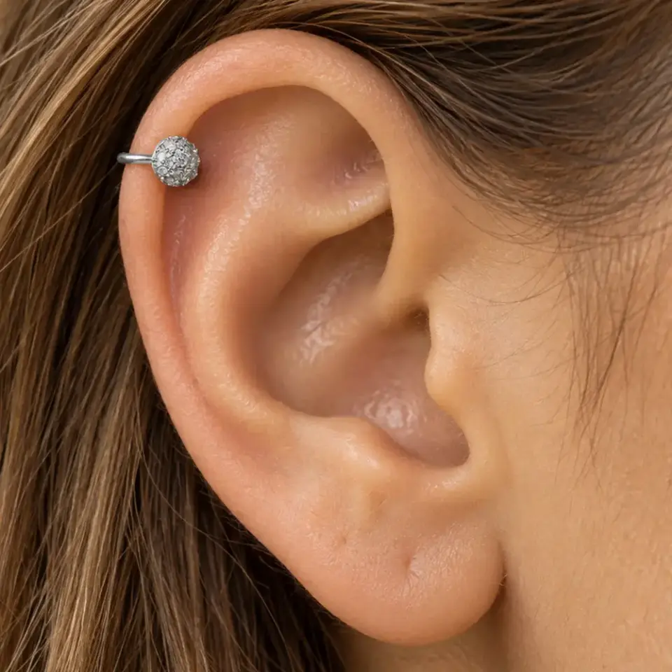 isik-kuresi-gumus-sikistirma-kikirdak-piercing-kulakta-durusu