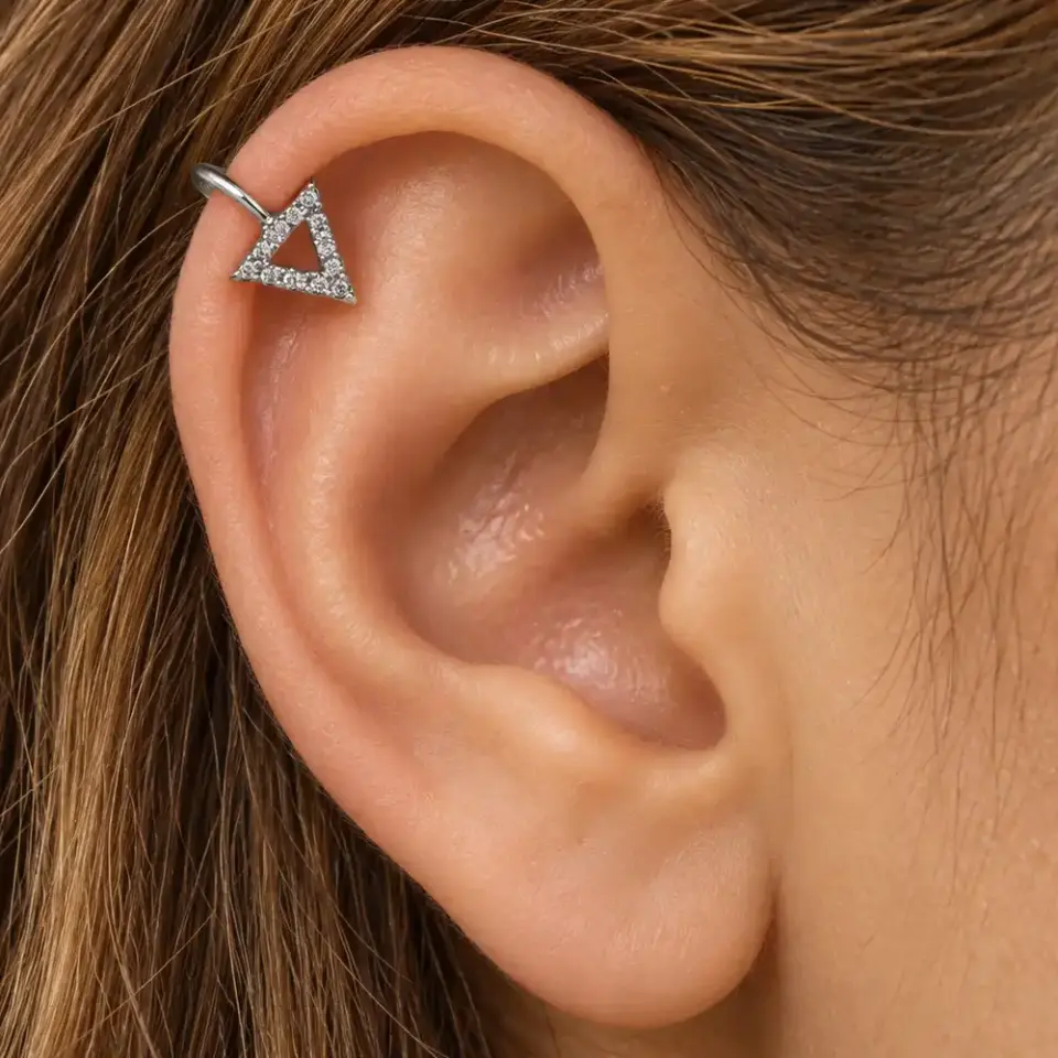 yukselis-gumus-sikistirma-kikirdak-piercing-kulakta-durusu