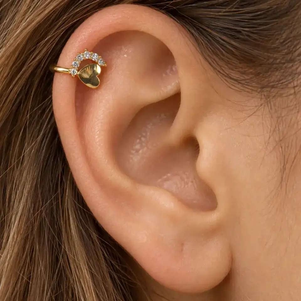 isigin-kalbi-gold-sikistirma-kikirdak-piercing-kulakta-durusu
