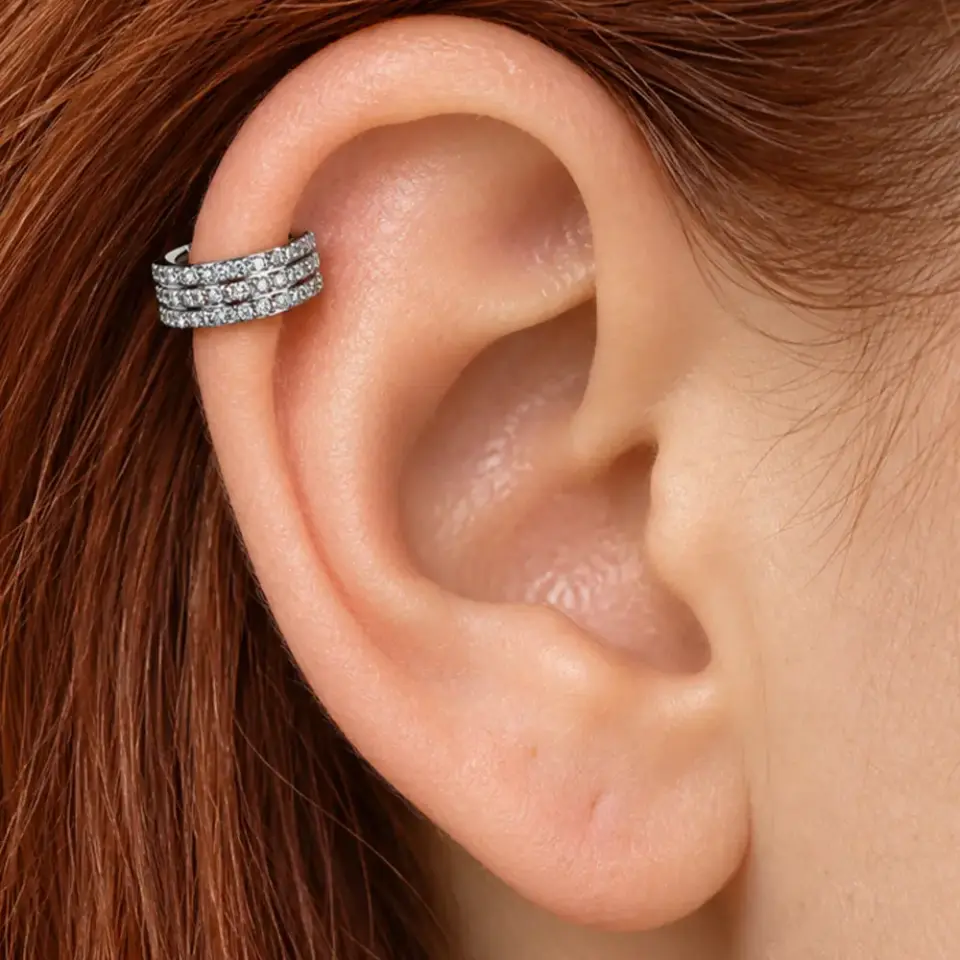 gumus-uc-sira-helix-piercing