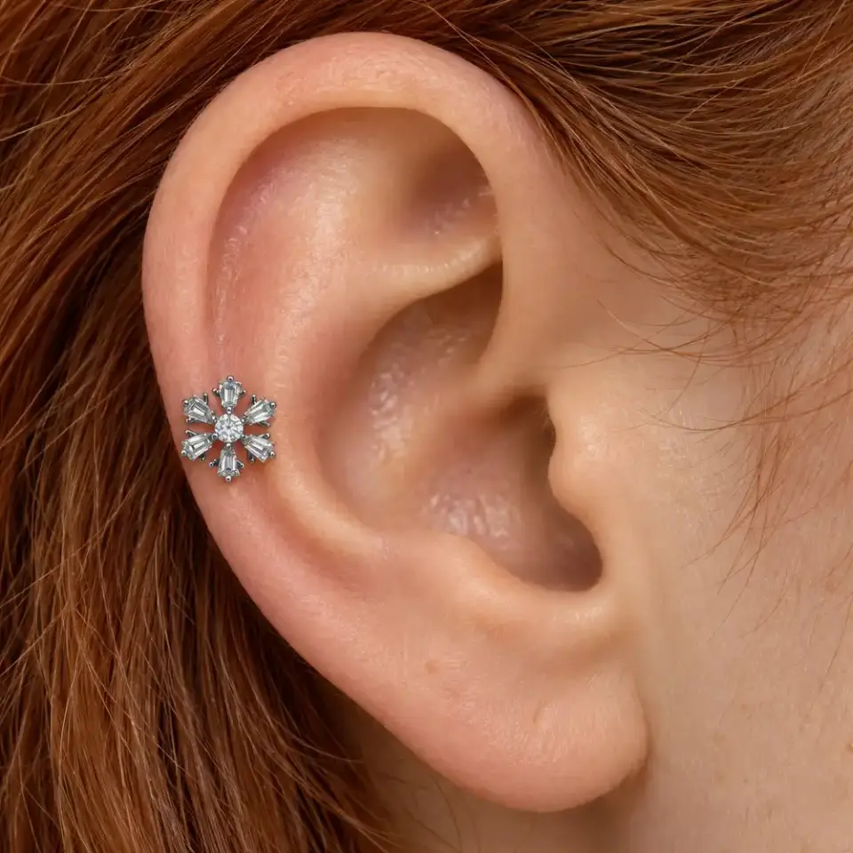 kuzey-isiltisi-helix-piercing-kulak-durusu