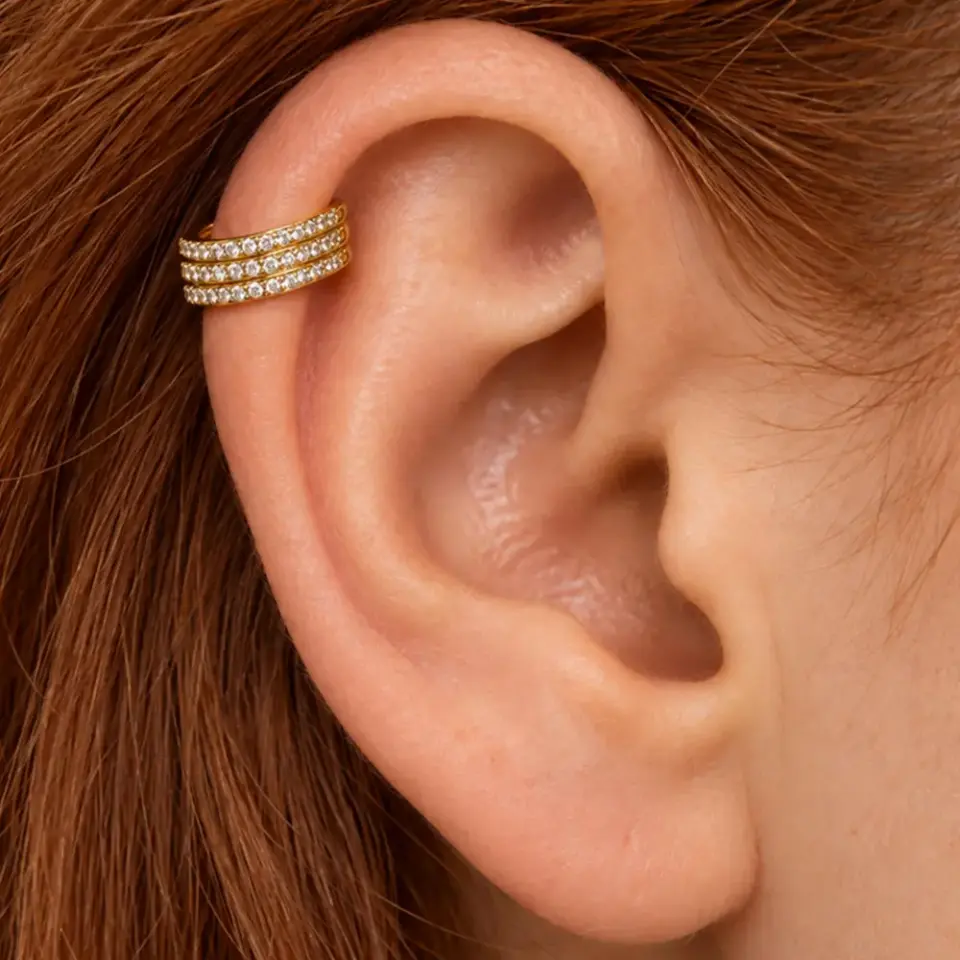 gold-uc-sira-helix-piercing
