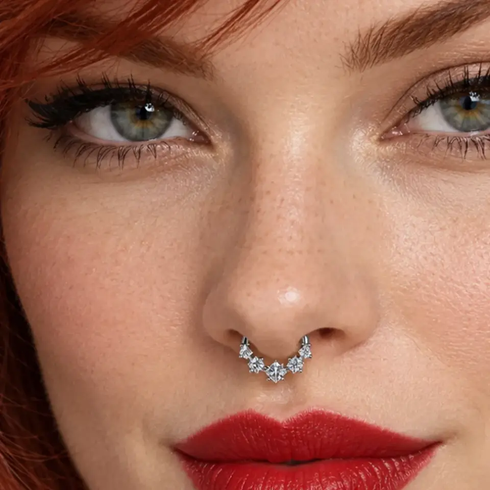 kare-tas-gumus-septum-piercing