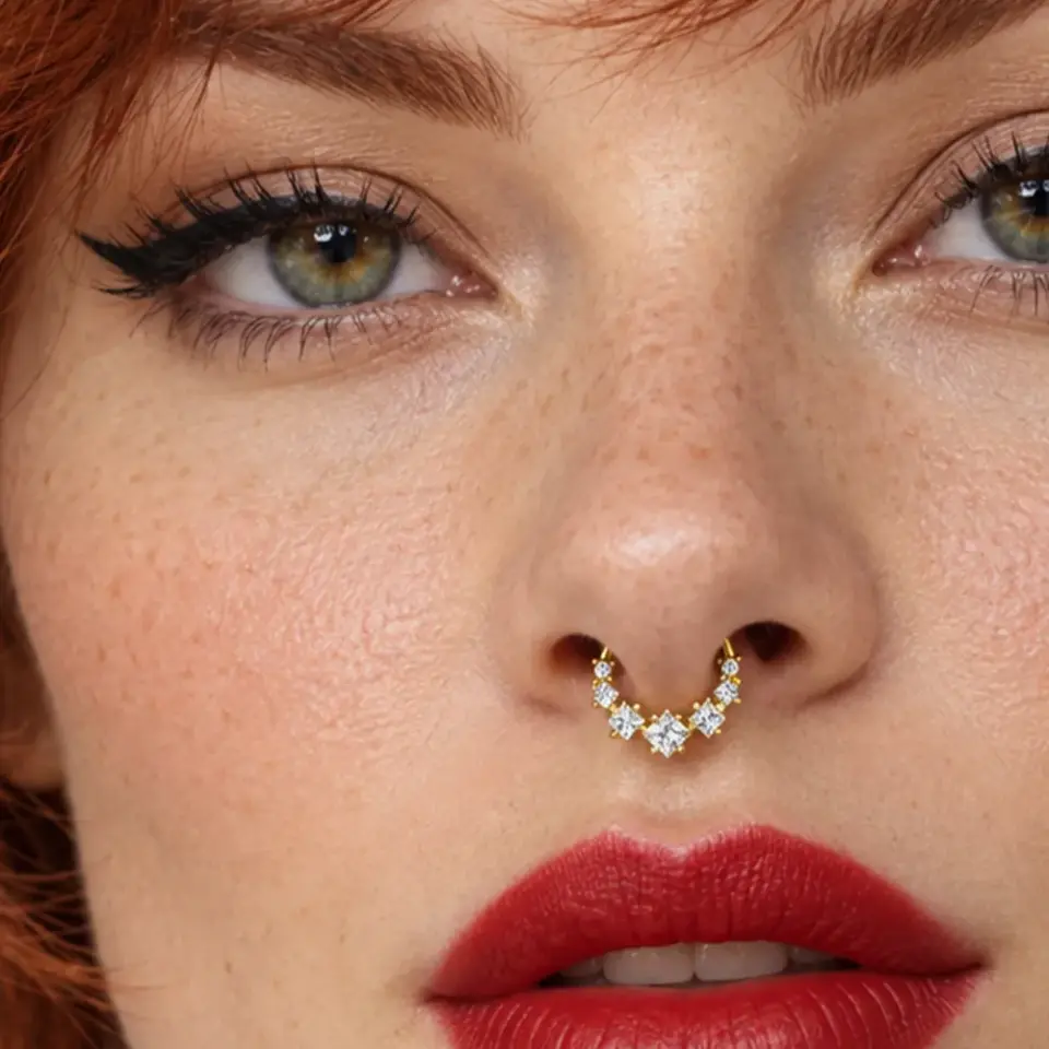 kare-tas-gold-septum-piercing