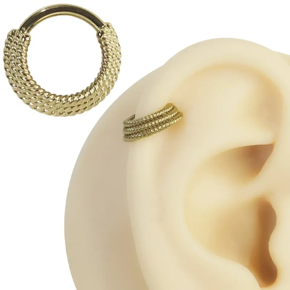 Septum ve tragus bölgesinde sergilenen altın kararmayan burma halka septum kıkırdak piercing