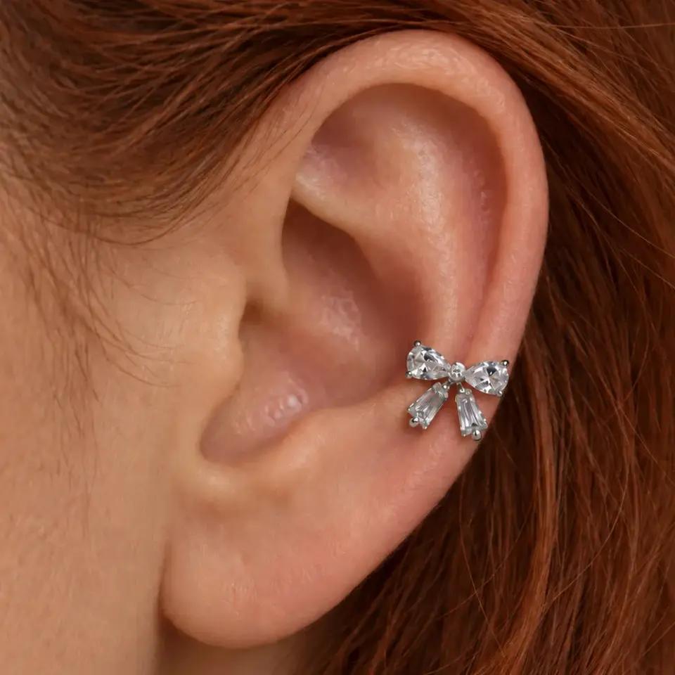 fiyonk-helix-piercing-kulakta-durusu