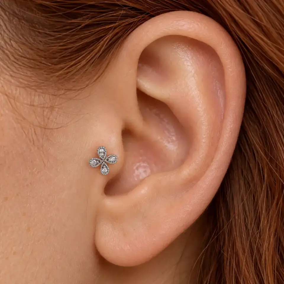 yonca-tragus-piercing-kulakta-durusu
