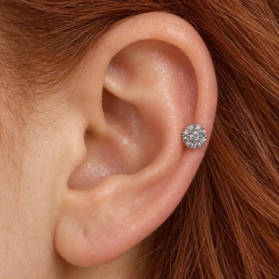 papatya-isigi-helix-piercing-kulakta-durusu
