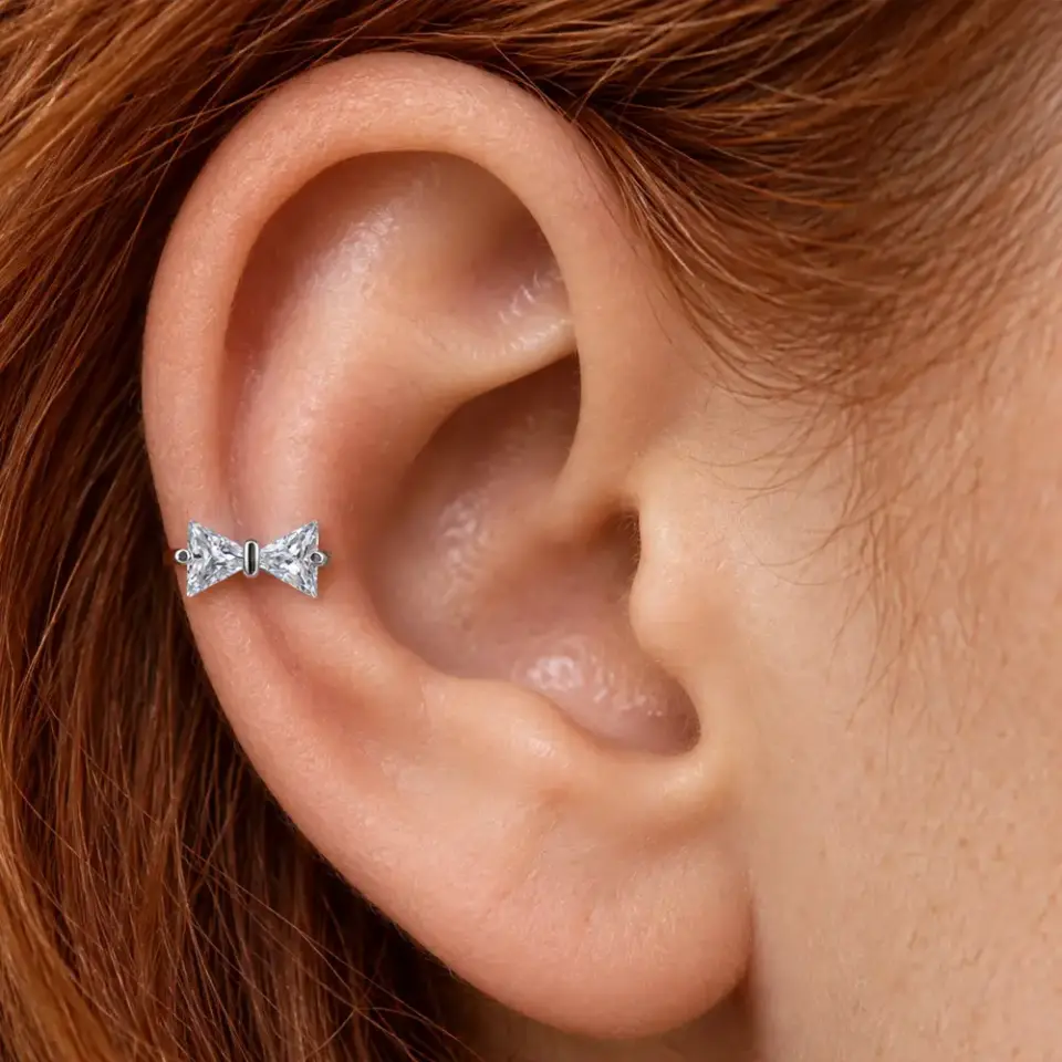 kelebek-helix-piercing-kulakta-durusu