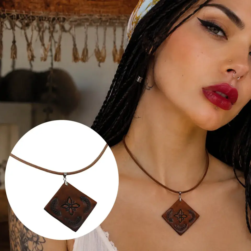 Hakiki deri obje detaylı yıldız çiçek motifli kahverengi bohem unisex kolye modeli