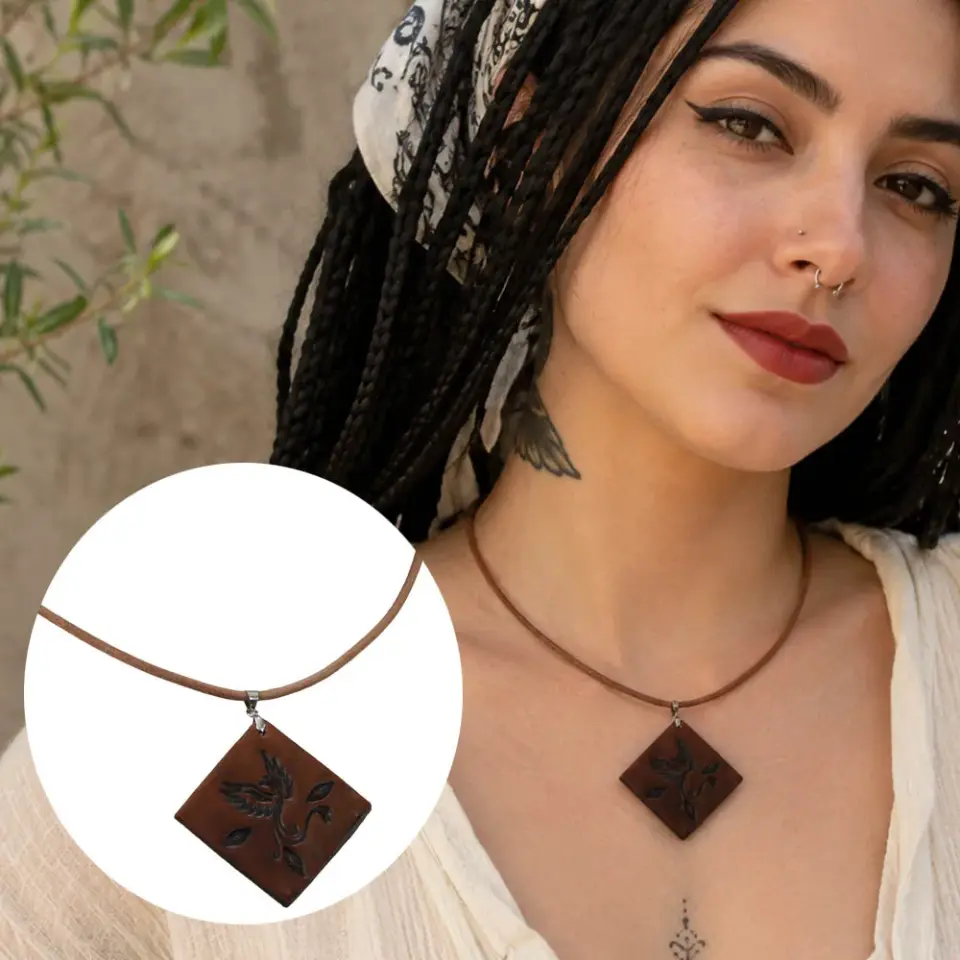 Hakiki deri obje detaylı Simurg motifli kahverengi bohem unisex kolye modeli