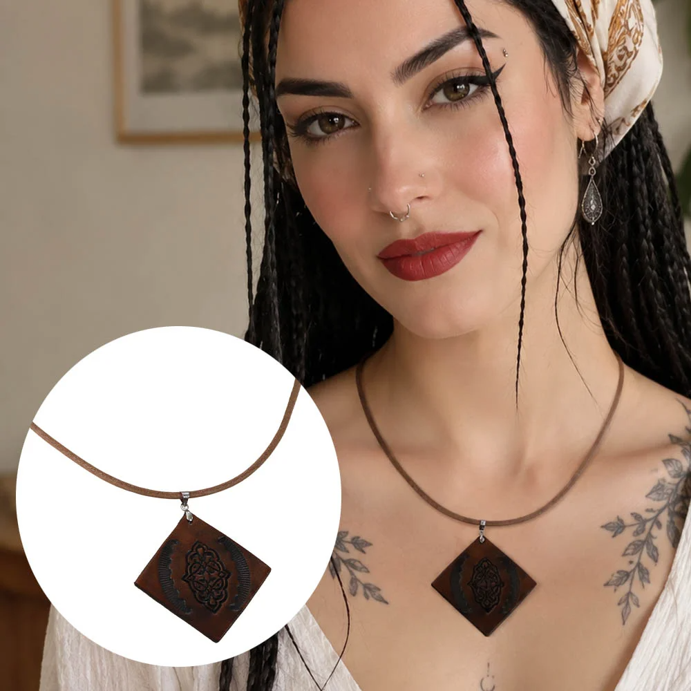 Hakiki deri obje detaylı Kelt düğümü motifli kahverengi bohem unisex kolye modeli
