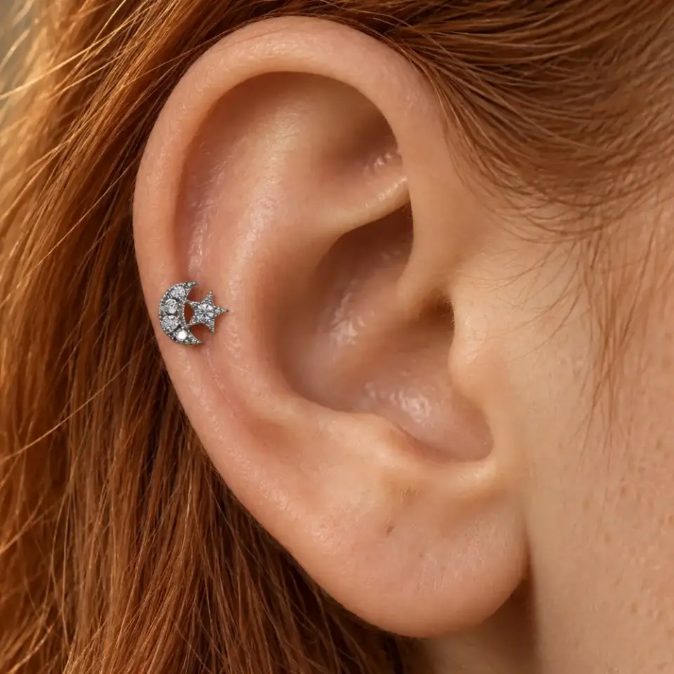 ay-yildiz-helix-piercing-kulakta-durusu