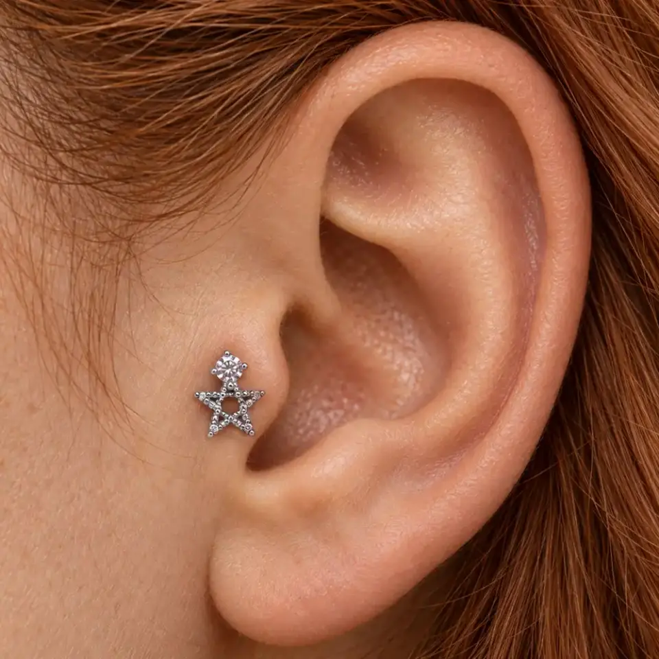 sans-yildizi-tragus-piercing-kulakta-durusu