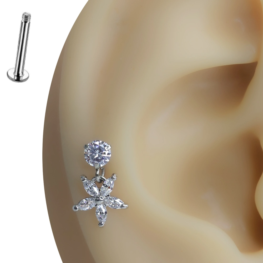 Şans Yıldızı gümüş rengi flatback tragus helix kıkırdak piercing modelinin kulaktaki duruşu