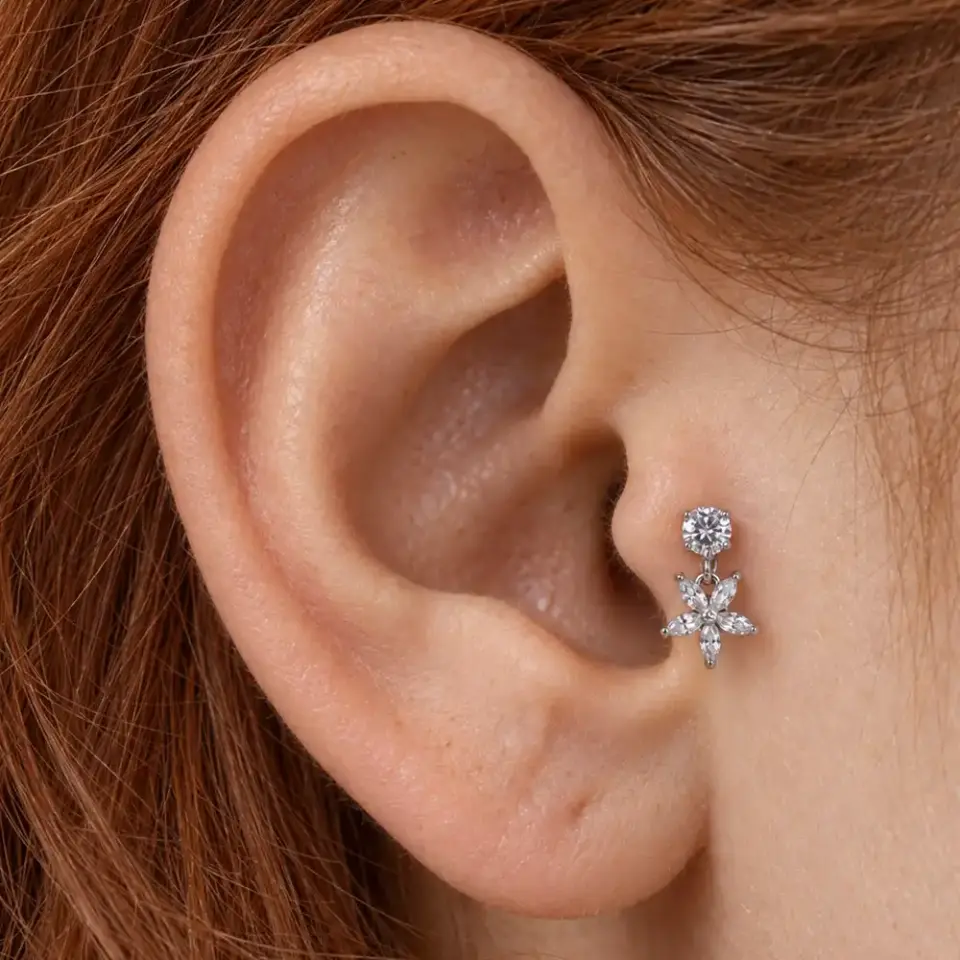 sans-yildizi-tragus-piercing-kulakta-durusu