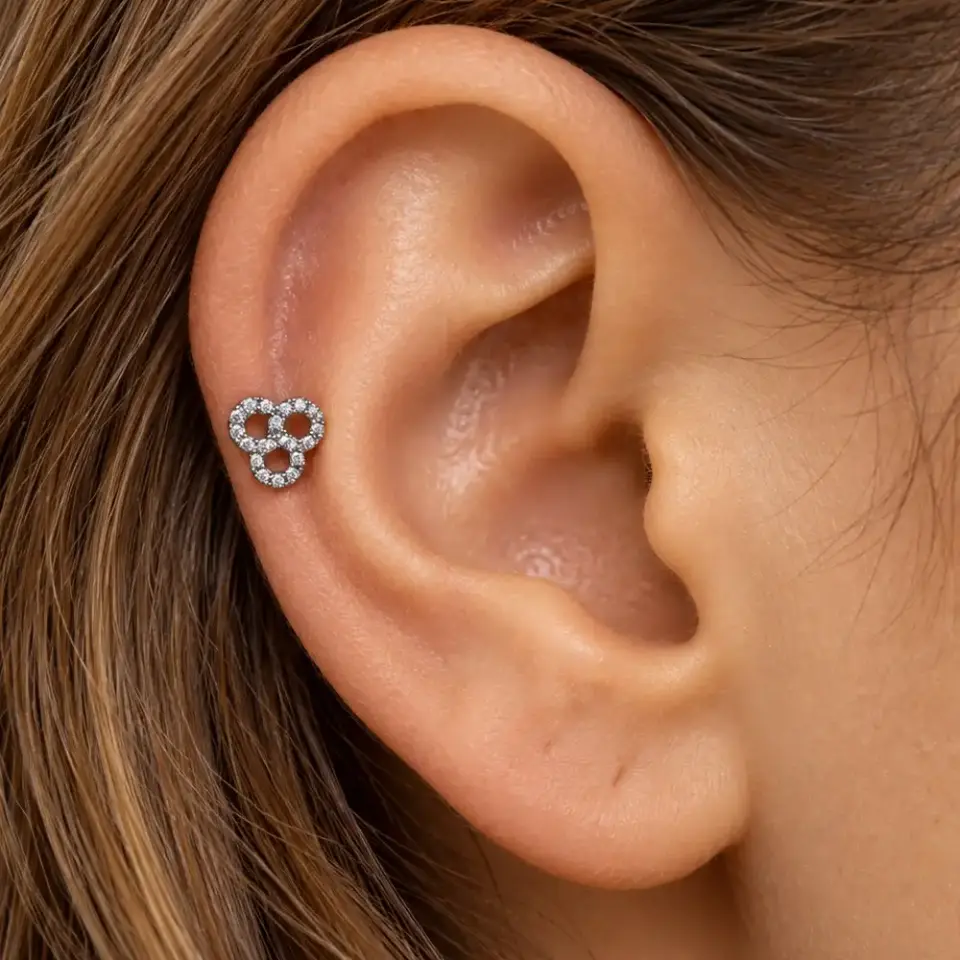 sonsuz-dongu-helix-piercing-kulakta-durusu