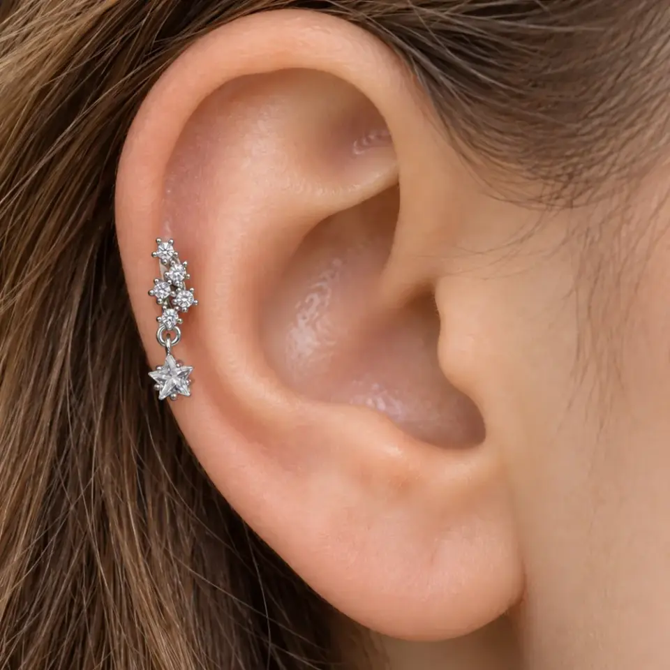rehber-yildiz-helix-piercing-kulakta-durusu