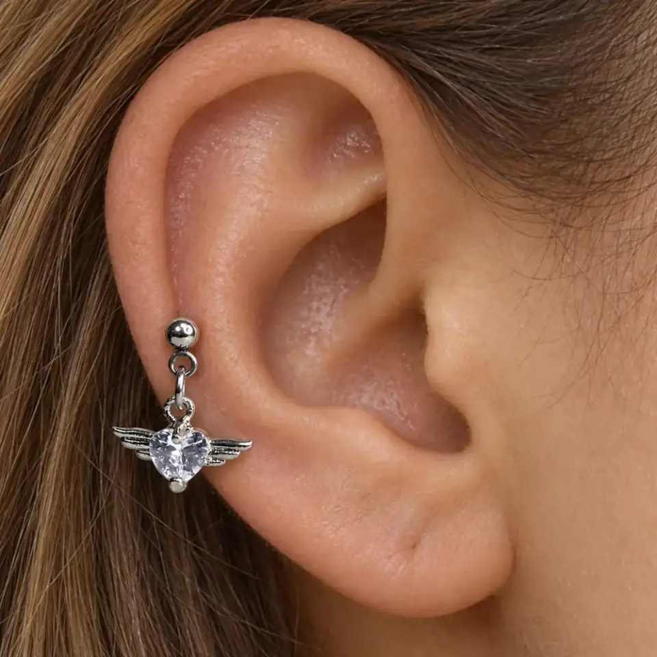 kanatli-dusler-helix-piercing-kulakta-durusu