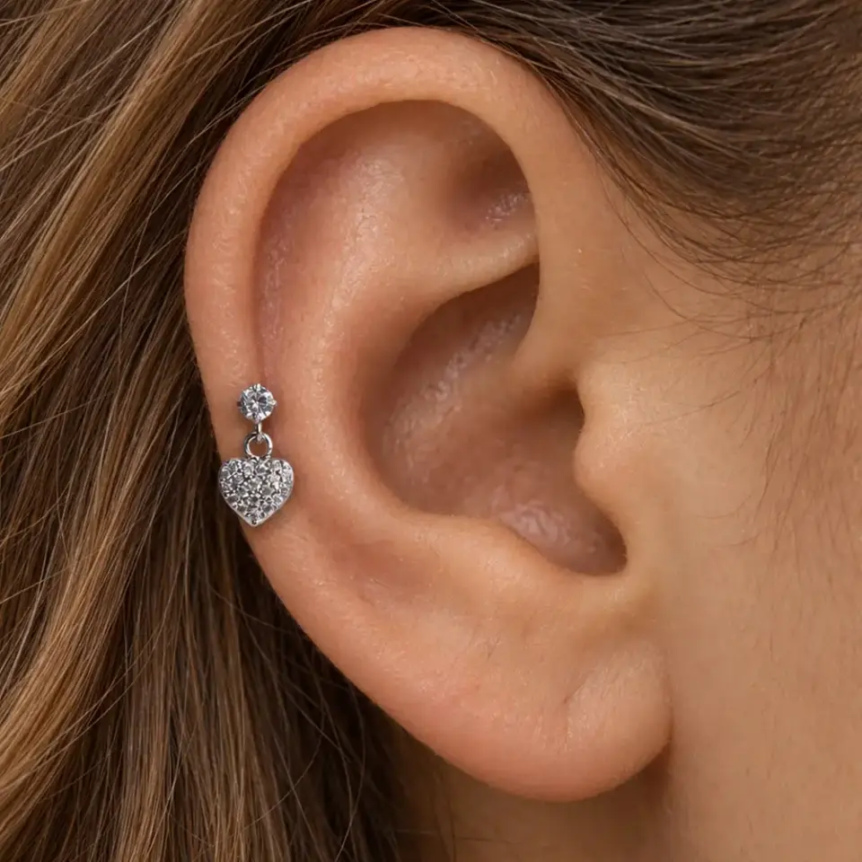 askin-pariltisi-helix-piercing-kulakta-durusu