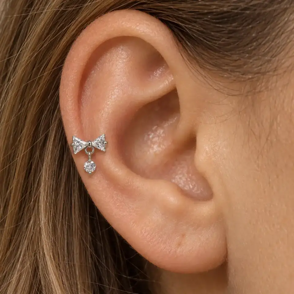 hediye-buketi-helix-piercing-kulakta-durusu