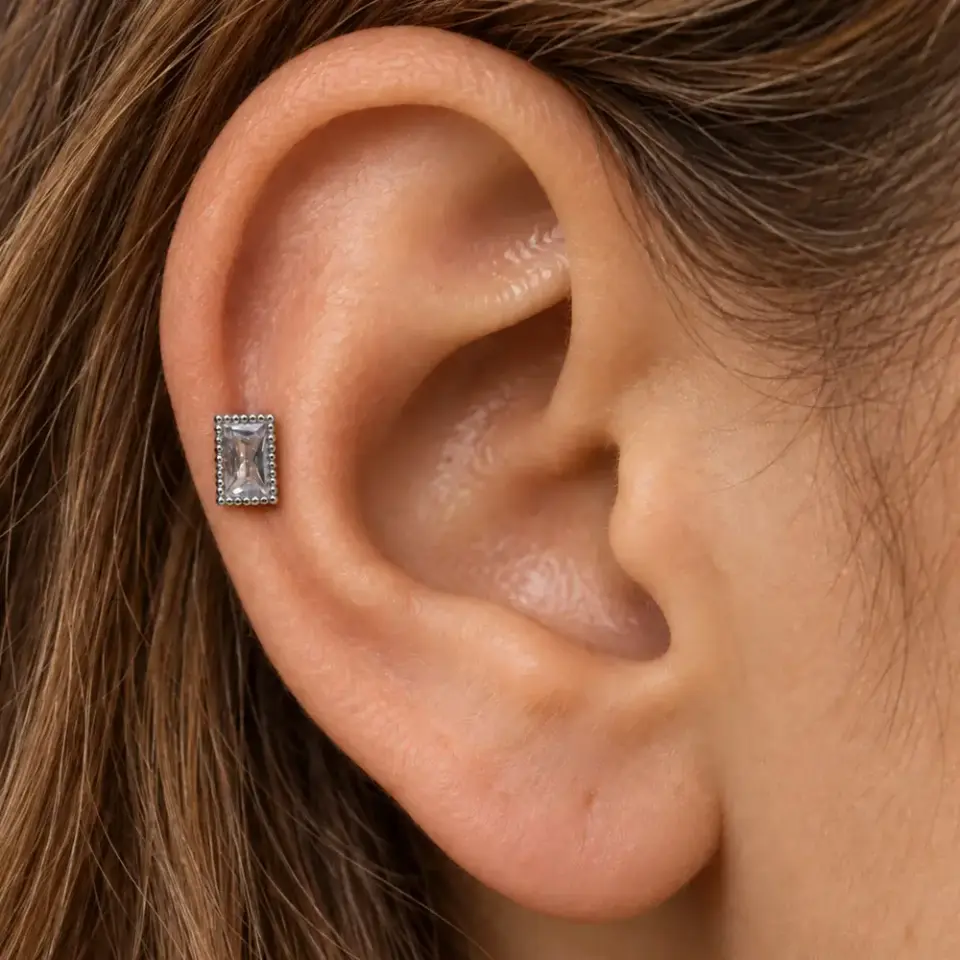 saray-aynasi-helix-piercing-kulakta-durusu