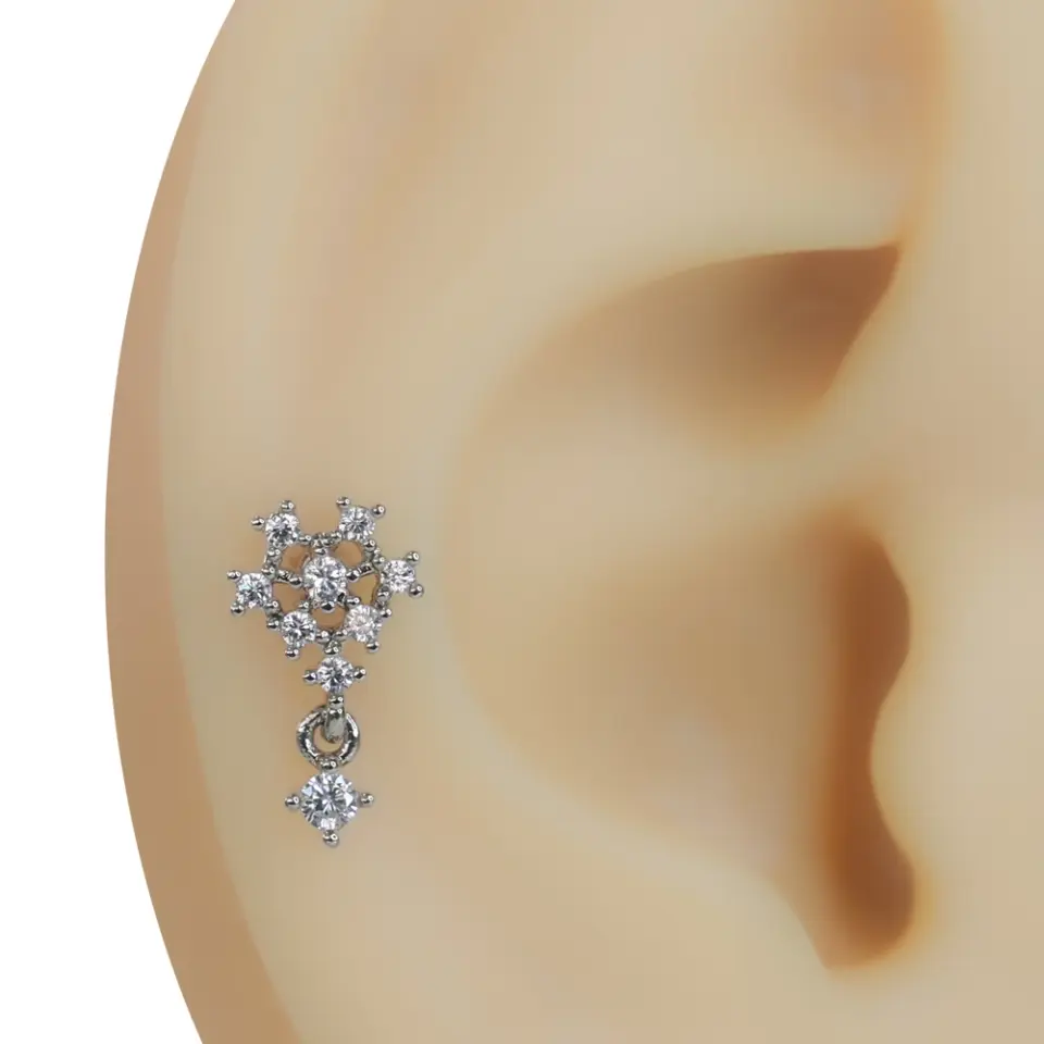 Kulakta sergilenen sallantılı zirkon taşlı gümüş renk Kozmik Çiçek tragus helix kıkırdak piercing
