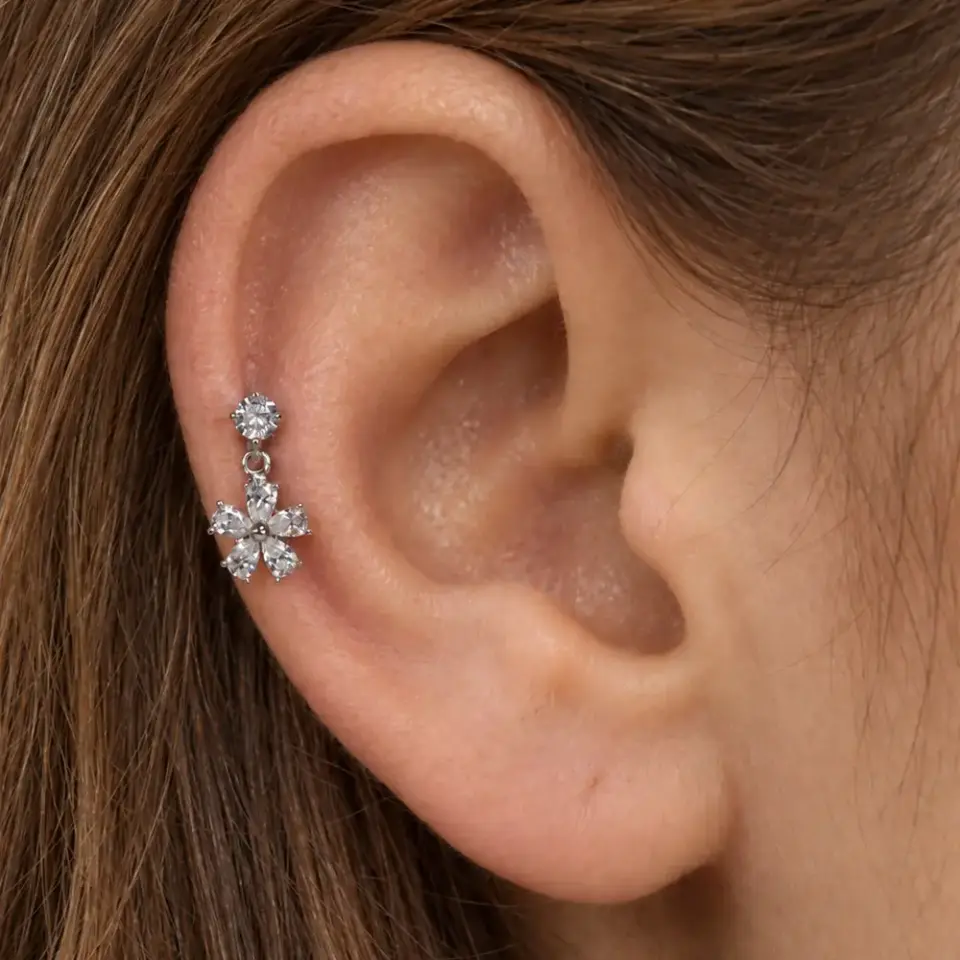 salkim-cicek-helix-piercing-kulakta-durusu