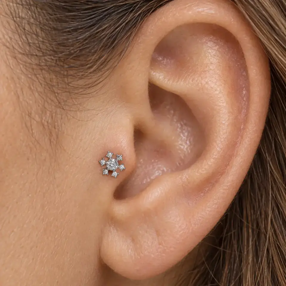 kis-buyusu-tragus-piercing-kulakta-durusu