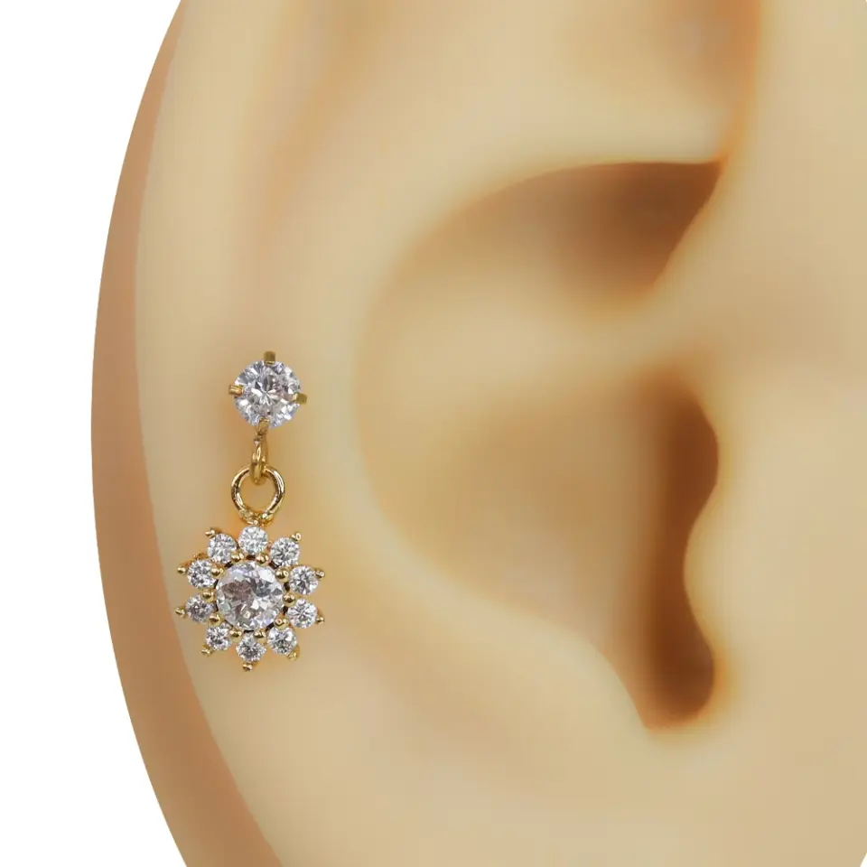 Çiçek formlu zirkon taşlı tragus helix kıkırdak piercing modelinin mevcut gold renk ve kaplama çeşitleri