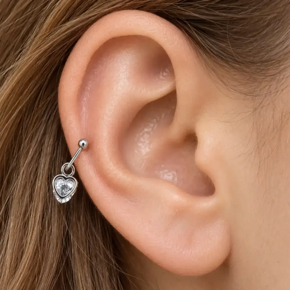 kalp-halkali-helix-piercing-kulakta-durusu