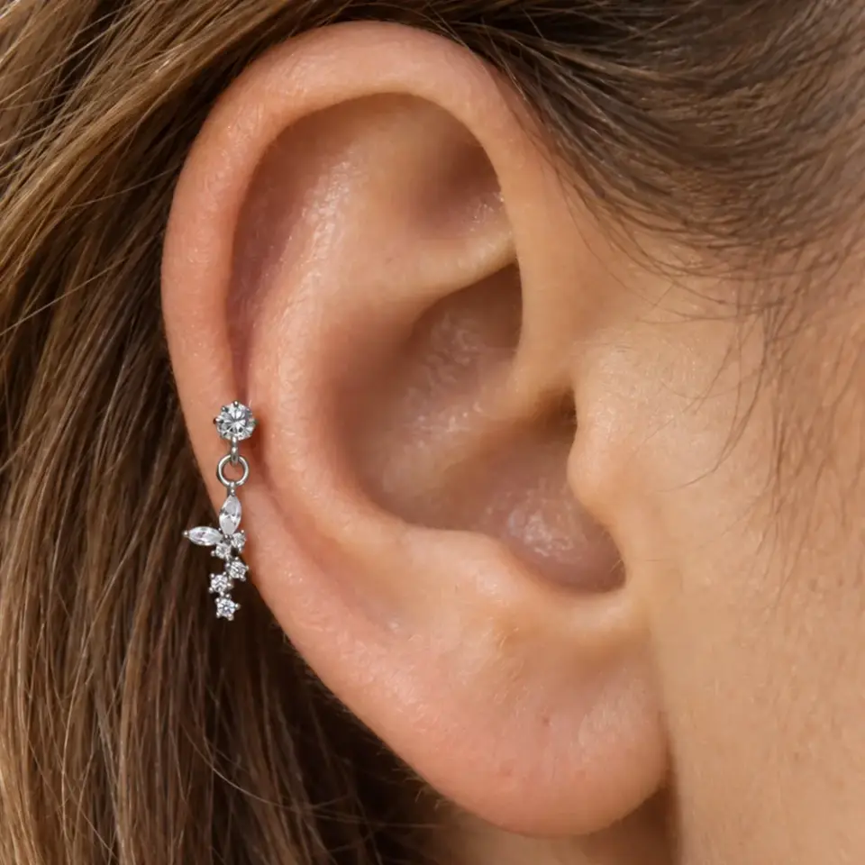 kelebek-helix-piercing-kulakta-durusu