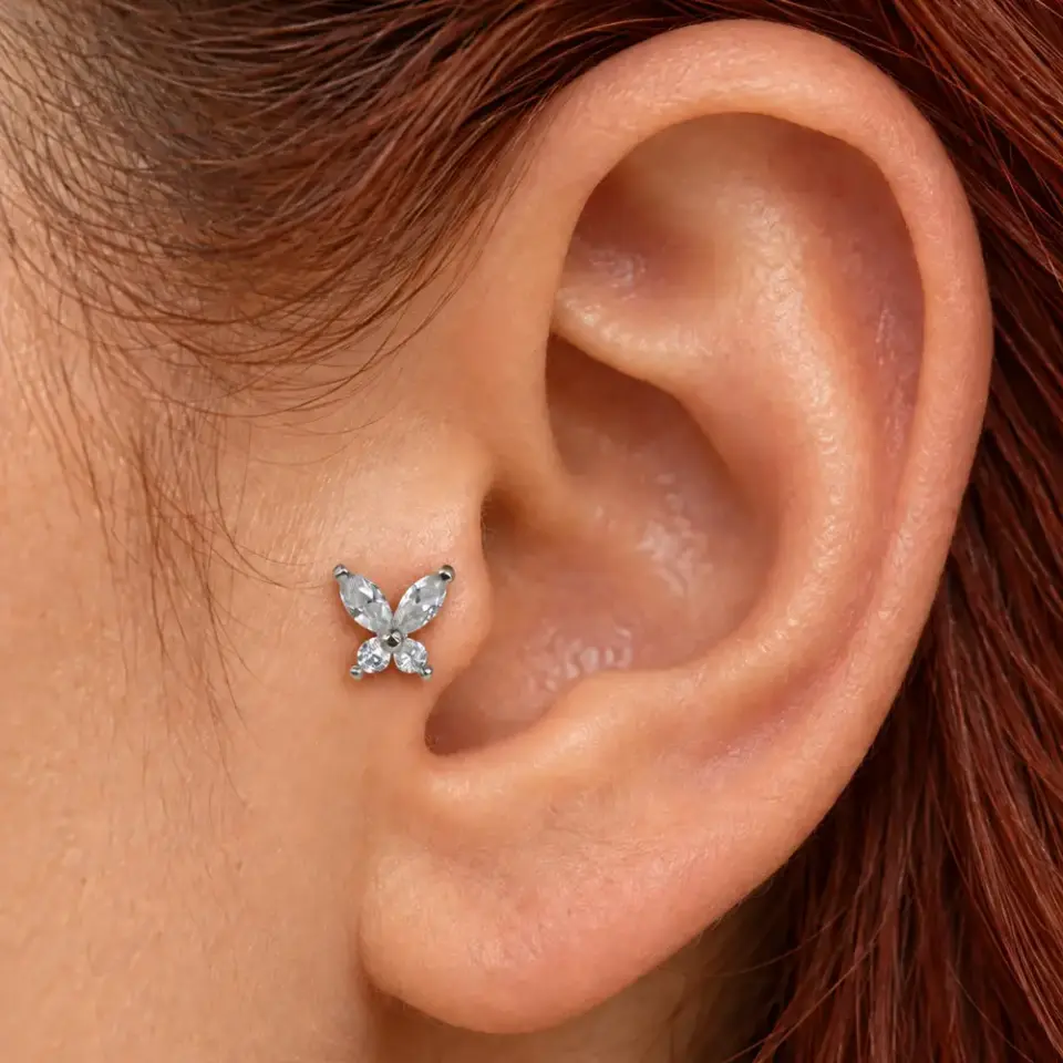 kelebek-tragus-piercing