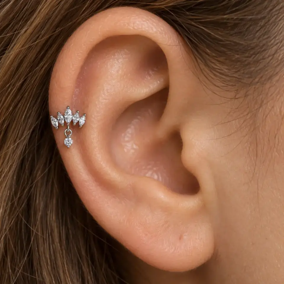 isiltili-lotus-helix-piercing-kulakta-durusu