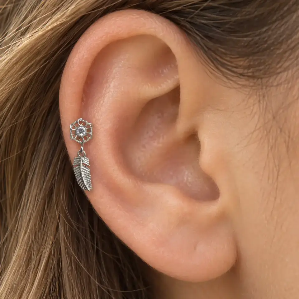 dus-kapani-tragus-piercing-kulakta-durusu