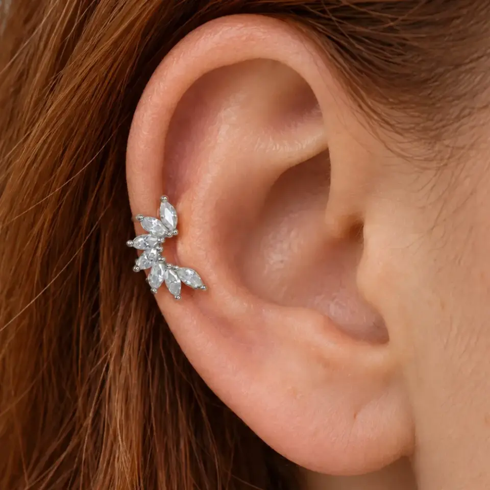 markiz-sira-helix-piercing