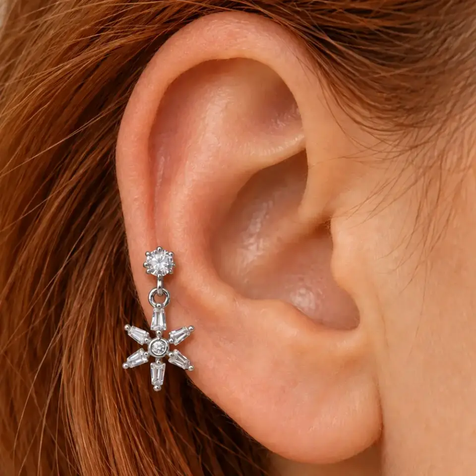 cicek-sallantili-helix-piercing