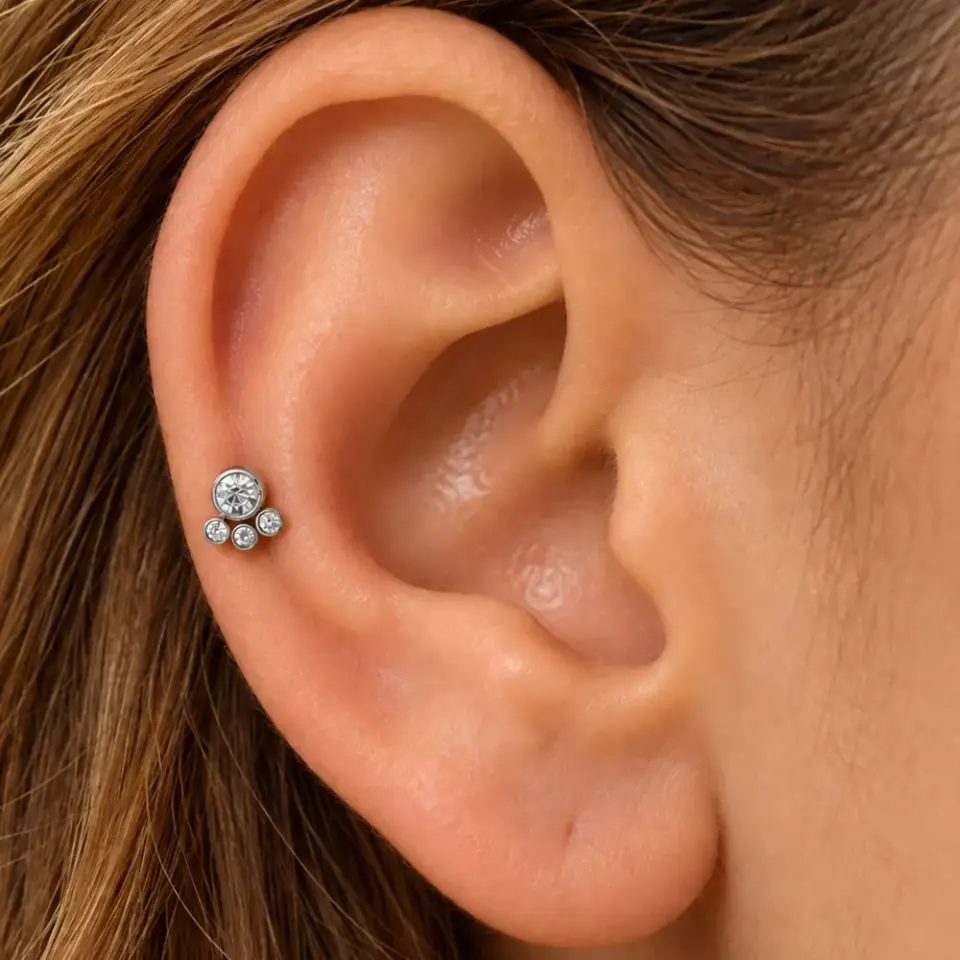 gumus-rengi-taşli-tragus-piercing