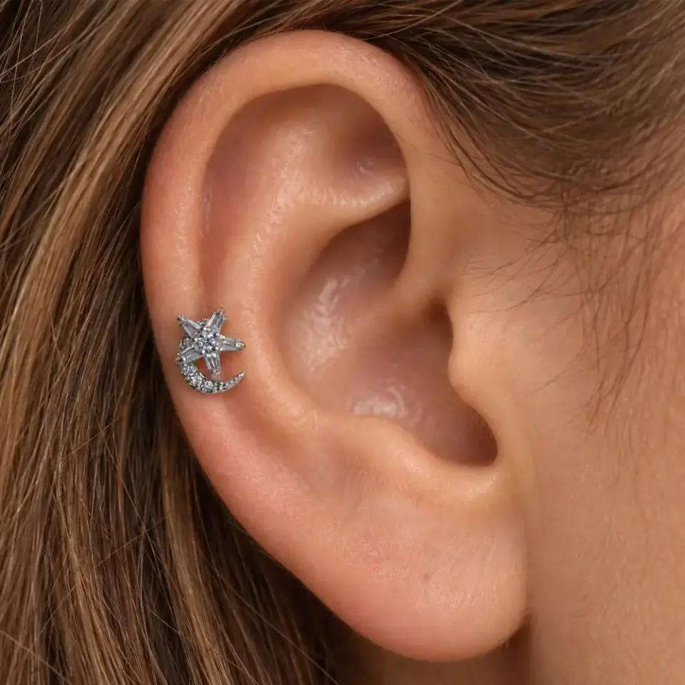 ay-yildiz-helix-piercing-kulakta-durusu