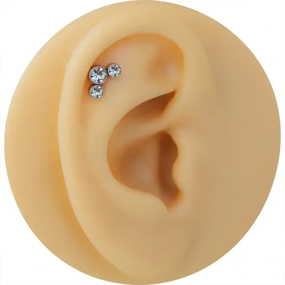 316L cerrahi çelik üç taşlı conch helix kıkırdak küpesi anti-alerjik.