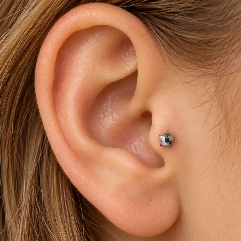 gumus-yildiz-tragus-piercing