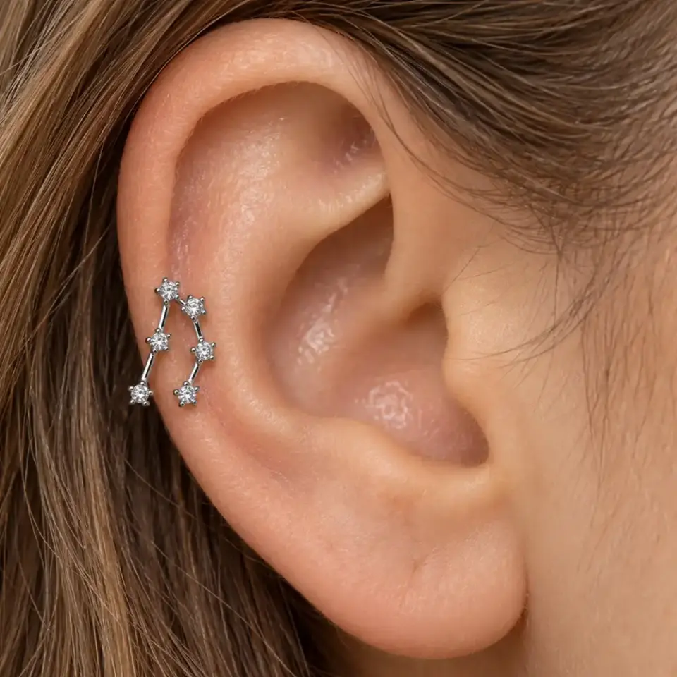 yildiz-kumesi-helix-piercing-kulakta-durusu