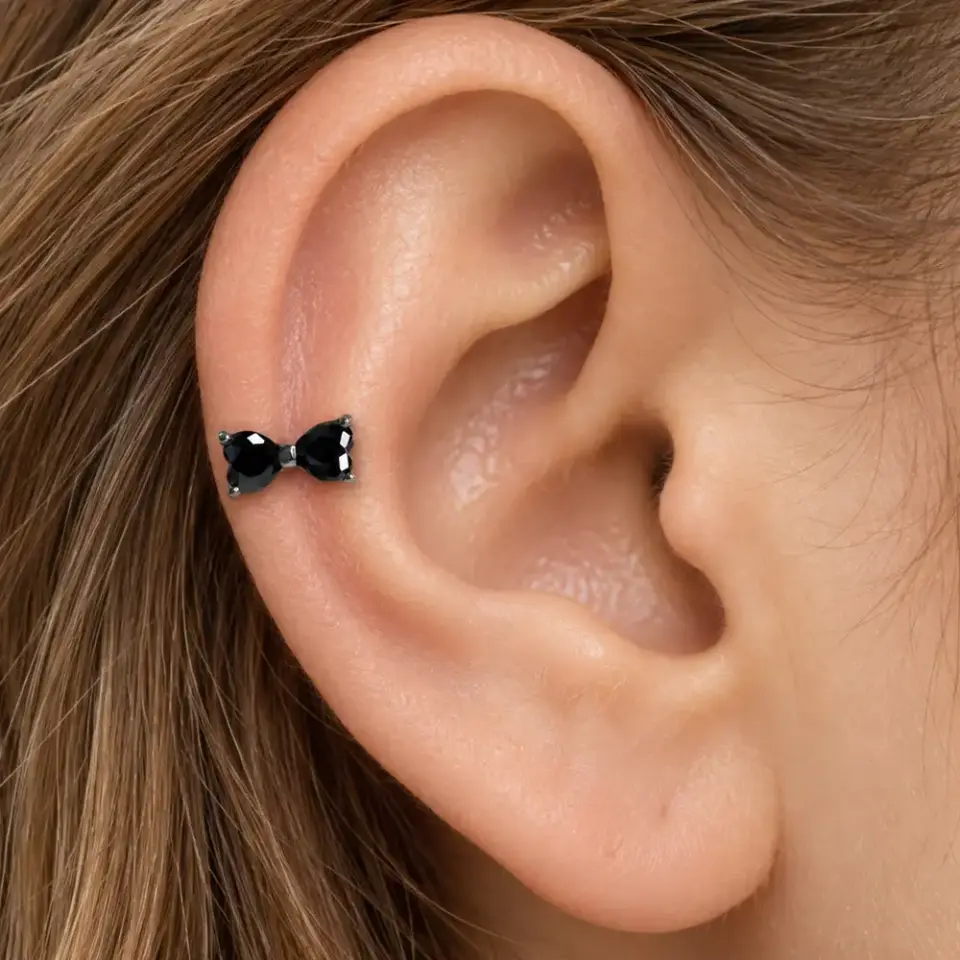fiyonk-helix-piercing-kulakta-durusu