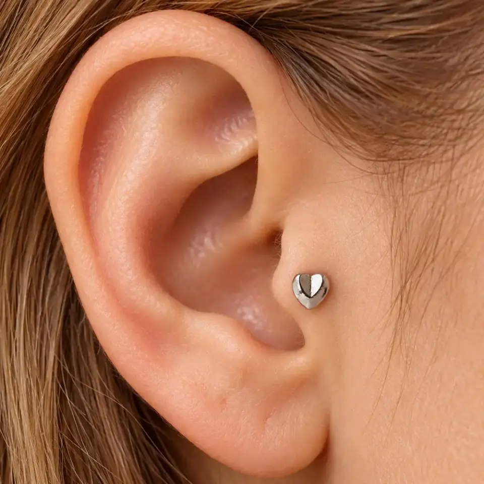 kalp-tragus-piercing-gumus-rengi