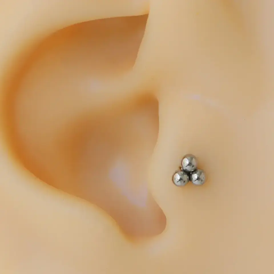 Gümüş renk üçlü mikro top tasarım cerrahi çelik tragus piercing