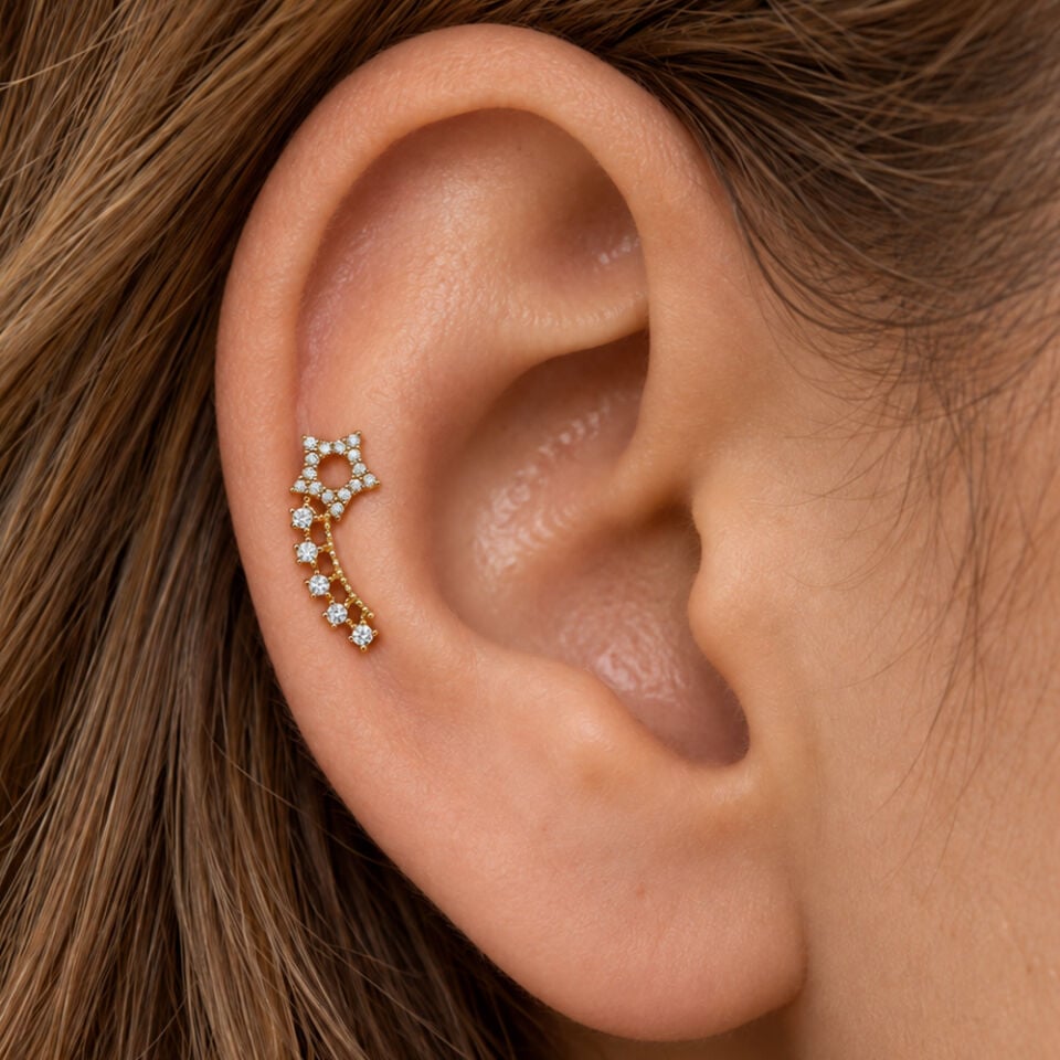 kayan-yildiz-helix-piercing-kulakta-durusu