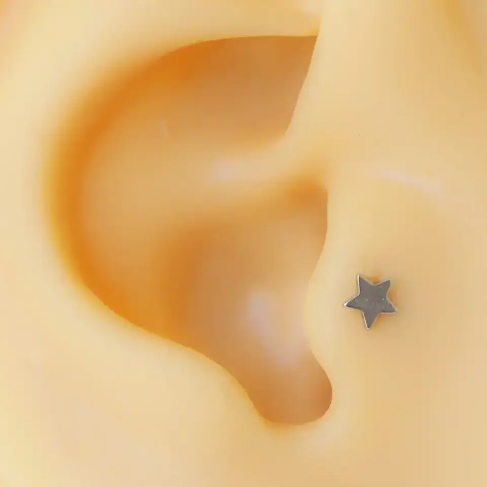 Gümüş renk modern yıldız tasarım 316L cerrahi çelik tragus piercing