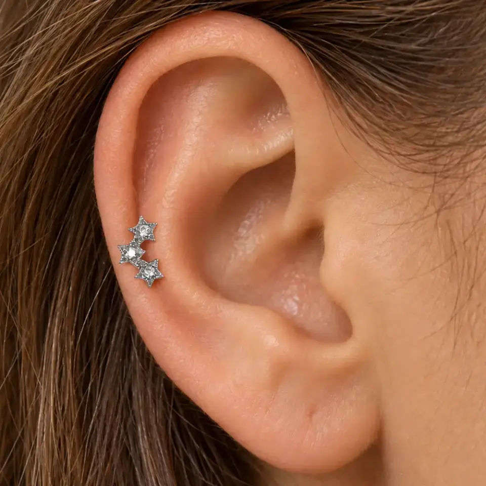 uc-yildiz-helix-piercing-kulakta-durusu