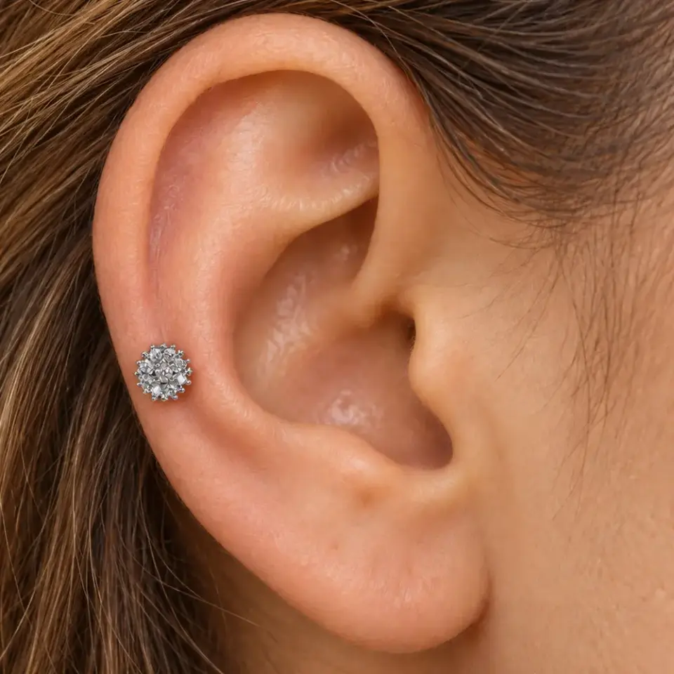 cicek-helix-piercing-kulakta-durusu